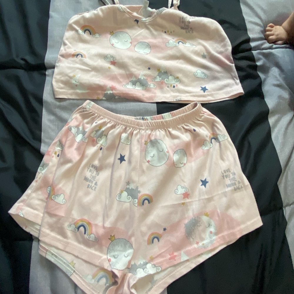 🦞 3/ $10 🦞 Girls pyjama set.